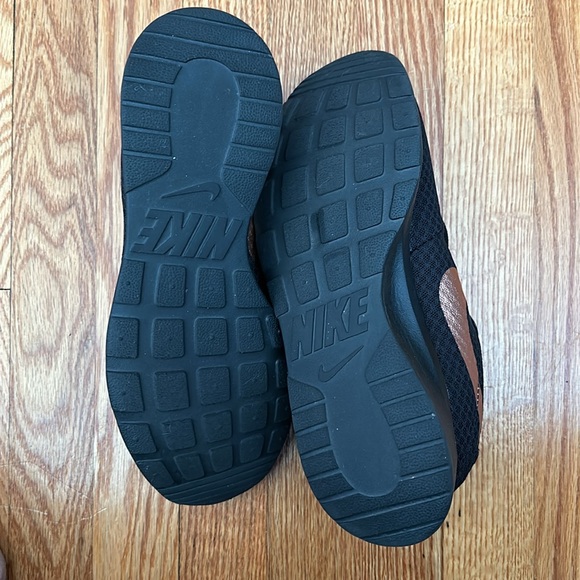 Nike Black & Rose Gold sneakers - Picture 4 of 4